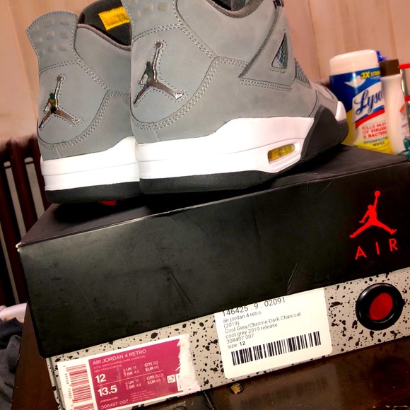 Air Jordan Retro 4’s PERFECT CONDITION! - Picture 2 of 8